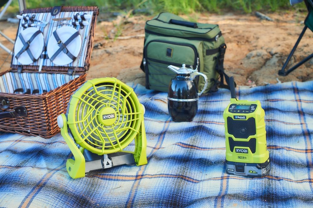 Wentylator i radio RYOBI zasilane baterią akulumatorową