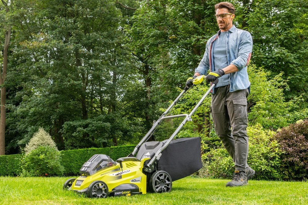 Dosévání trávníku aneb jak pečovat o novou trávu? 