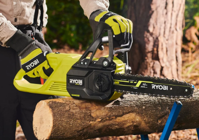 Advantages of a Battery Operated Chainsaw
