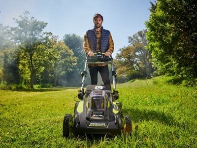 Jaką kosiarkę kupić na działkę
