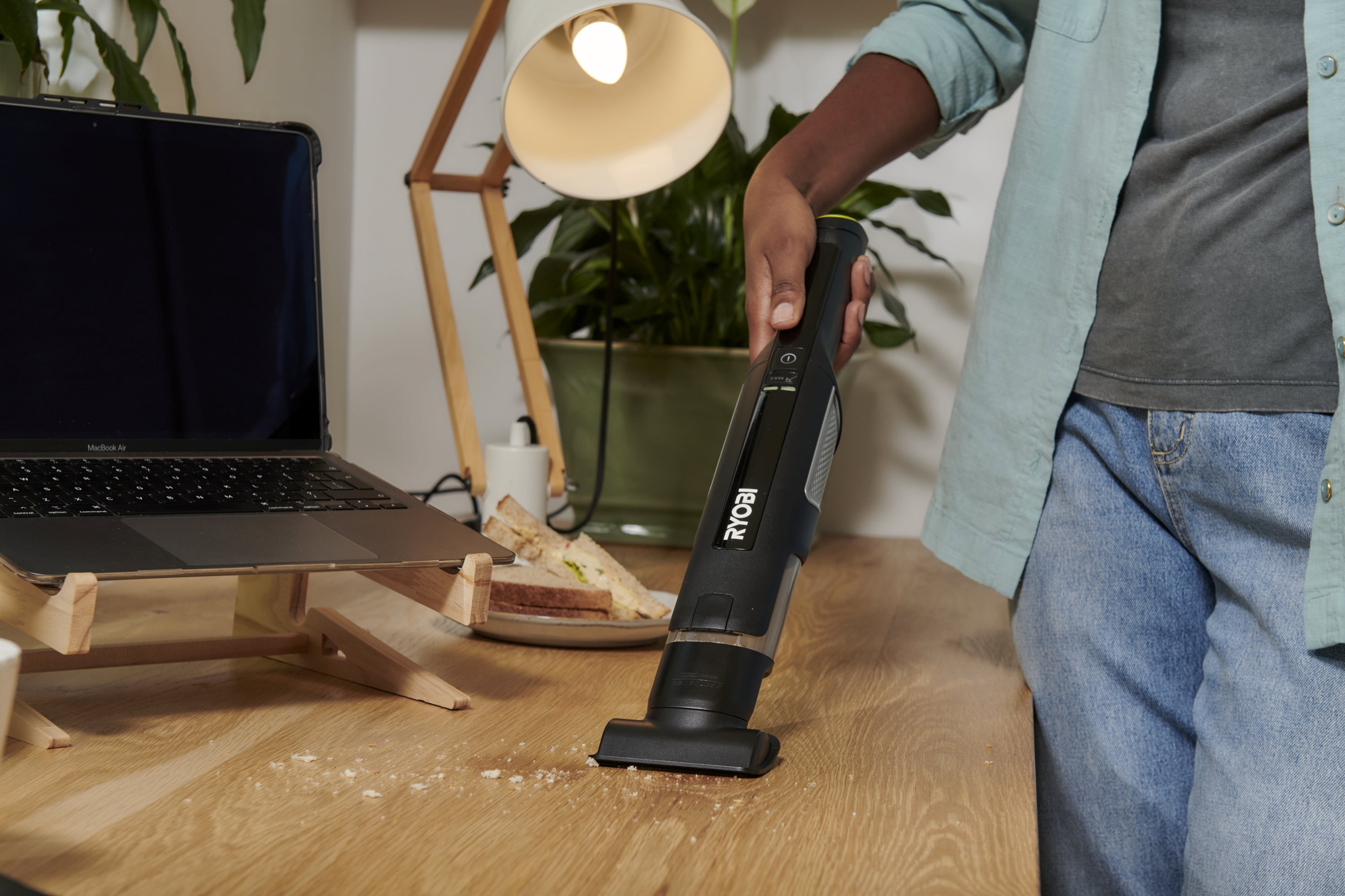 USB Lithium Hand Vac