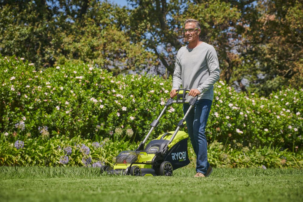 Tippek a fűnyíráshoz RYOBI fűnyírókkal a tökéletes gyepért 