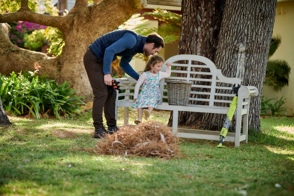 Poslední sečení trávy před zimou. Jak ochránit okrasné trávy na zimu? 