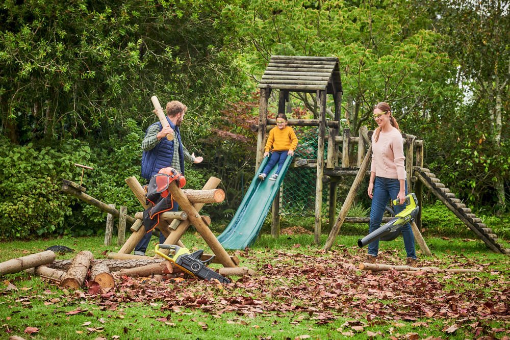 Jak připravit zahradu na zimu? Průvodce od RYOBI 