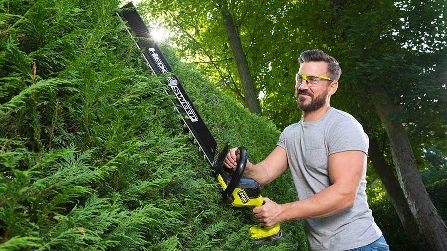ARTICLE ZONE OUTILLAGE - Le taille-haie Brushless 18V ONE+ HP RY18HTX60A Ryobi : performance, précision et confort inégalés