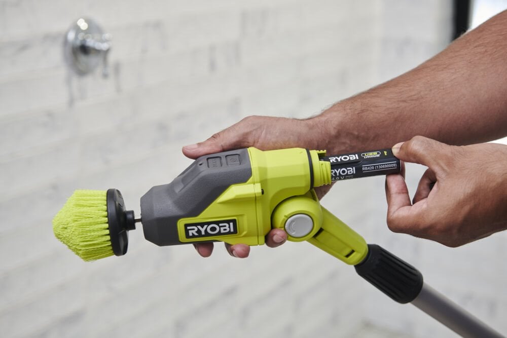 Dossier Presse - Ryobi® étend sa plateforme 4V USB Lithium avec une nouvelle batterie amovible et 4 nouveaux outils compacts et ultra maniables dédiés au nettoyage et aux loisirs créatifs.