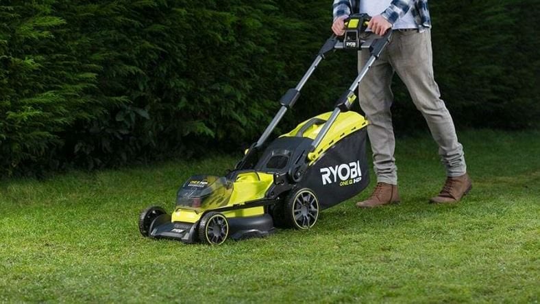 ARTICLE ZONE OUTILLAGE - Ryobi dévoile sa nouvelle tondeuse poussée Brushless 40 cm 18V ONE+ HP RY18LMX40B-150