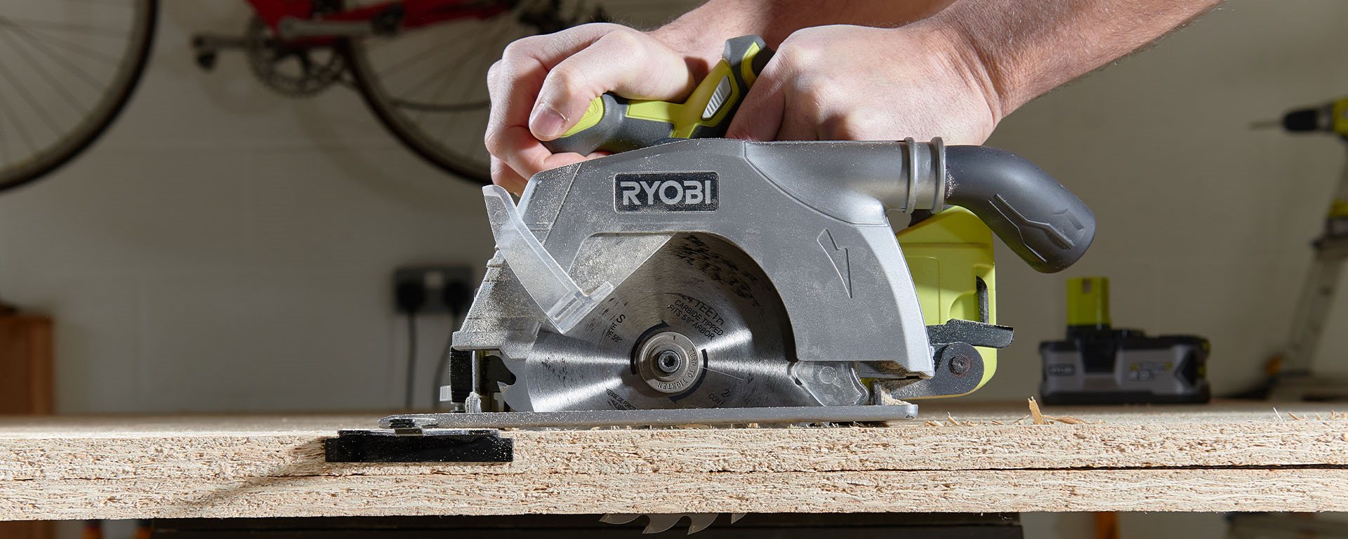 Cirkelzaag of invalzaag: welke zaagmachine past bij jouw klus?