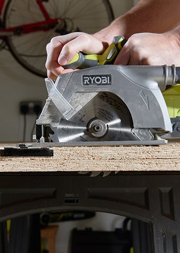 Cirkelzaag of invalzaag: welke zaagmachine past bij jouw klus?