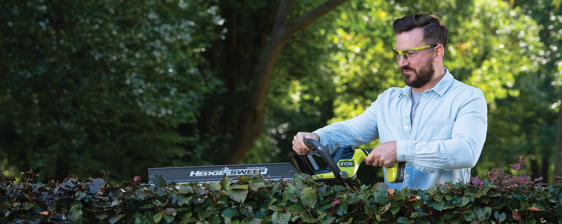 Klimop snoeien met een elektrische heggenschaar: zo doe je dat