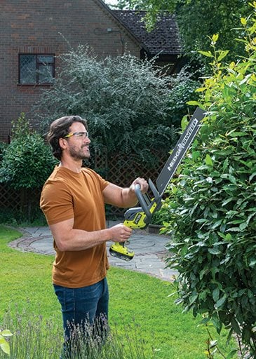 Laurier snoeien met elektrische heggenschaar: tips en technieken
