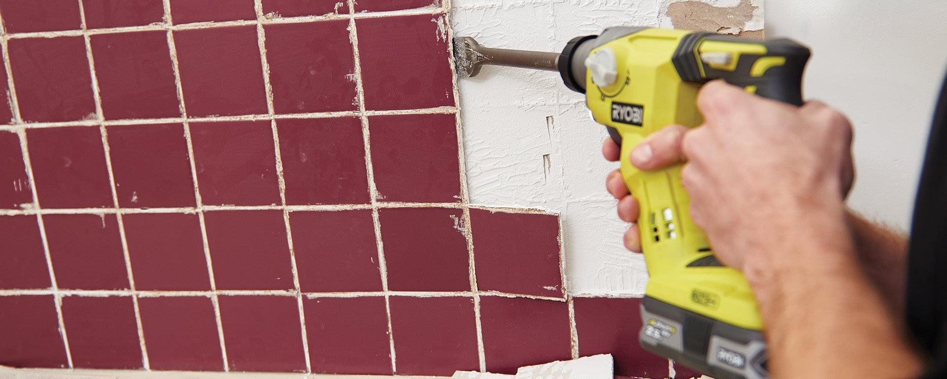 Tegels verwijderen met een boorhamer: zo doe je dat