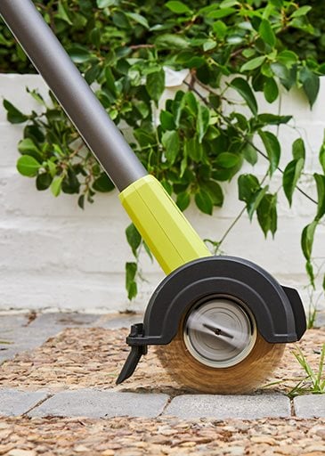 Tuintegels schoonmaken: 7 methoden voor een stralend terras