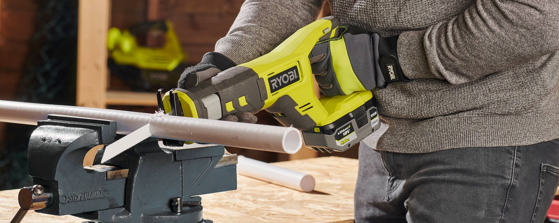 What is the difference between a jigsaw and a reciprocating saw?