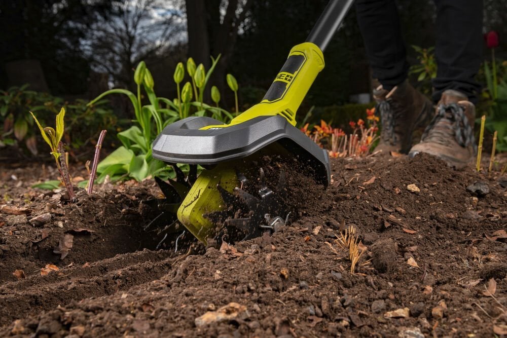 Příprava půdy na jaro - kultivace a zúrodnění půdy