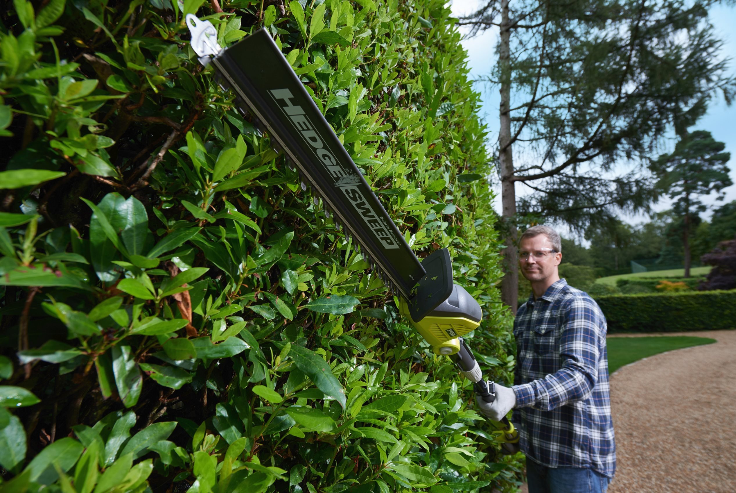 Cordless Pole Hedge Trimmer 45cm RYOBI 18V ONE+™ OPT1845