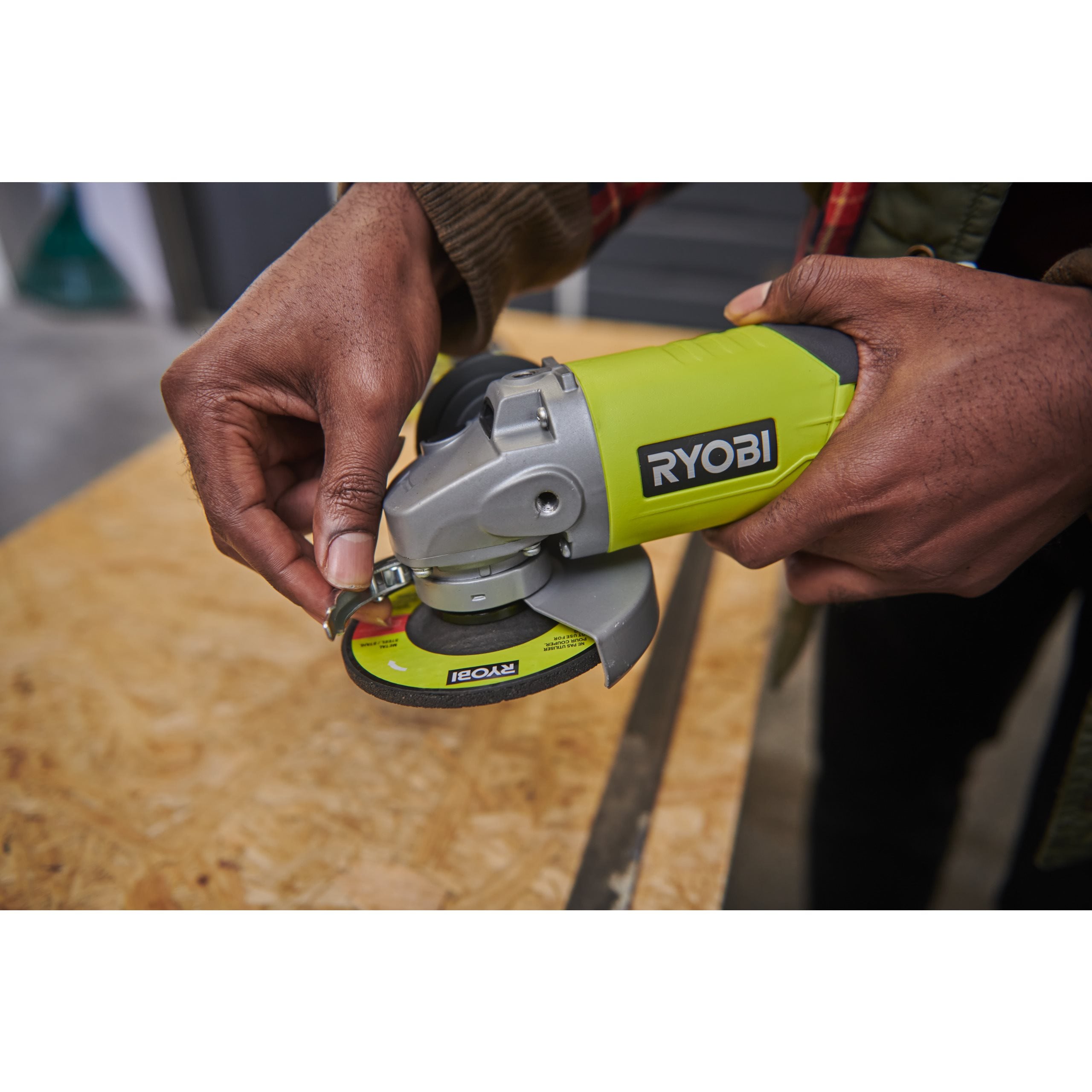 Makita DGA452RFJ accu haakse slijper 115 mm 18V 3,0Ah Mbox - Toolsupply Makita DGA452RFJ accu haakse slijper 115 mm 18V 3,0Ah Mbox - Toolsupply