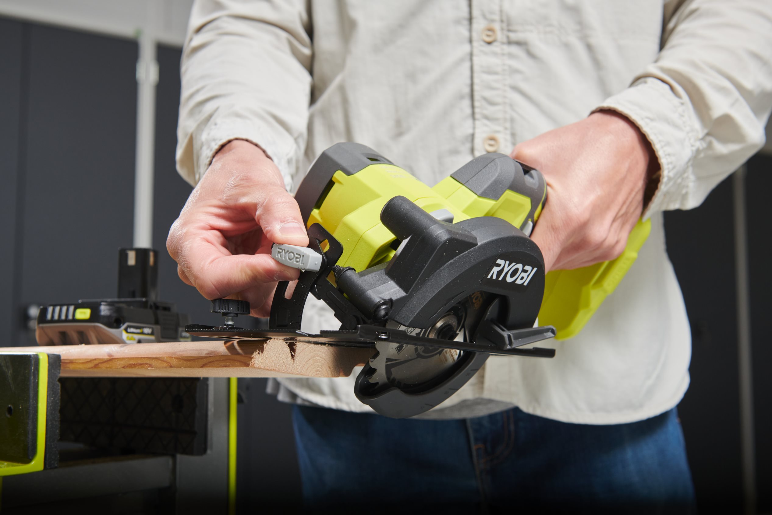 Compact Circular Saw | Cordless Compact Circular Saw| RYOBI | R18CS115-0
