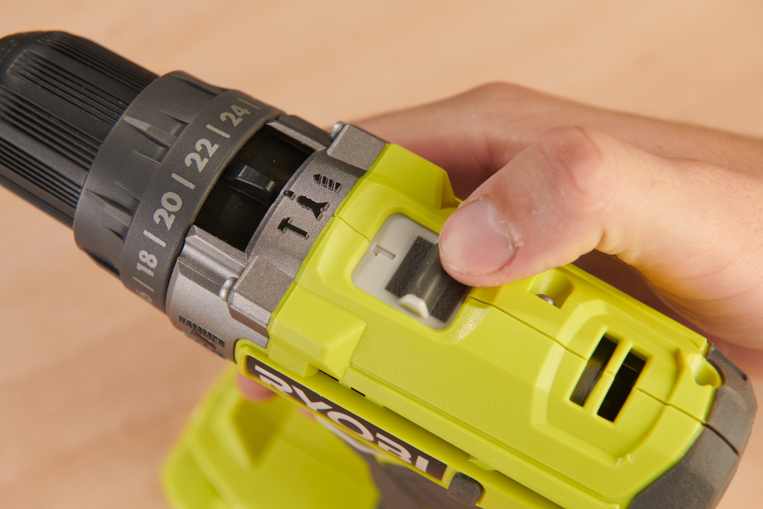 Perceuse-visseuse à percussion sans fil compacte 18V ONE+™ (2x