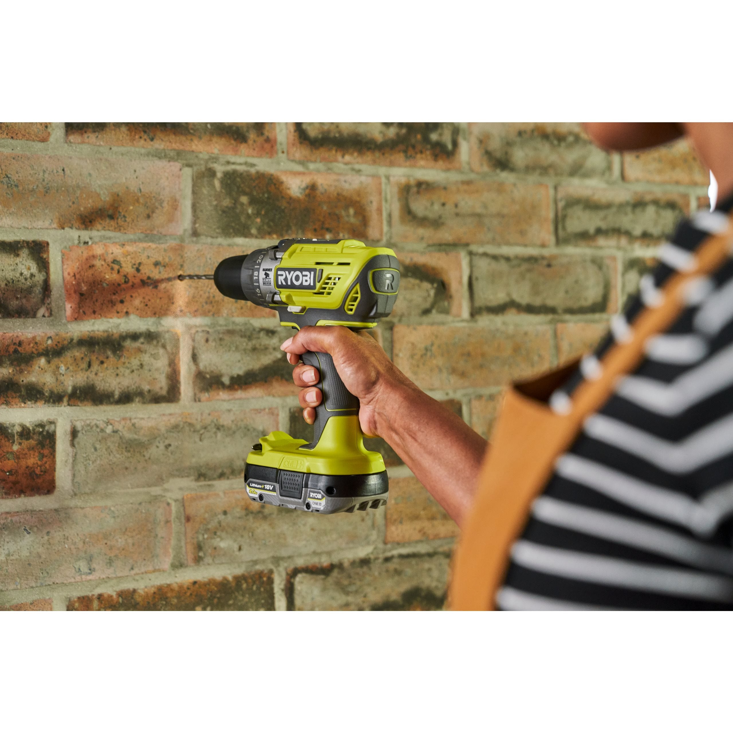 Perceuse à percussion Ryobi R18PD3-120TAH avec accessoires dès € 243.9 Perceuse à percussion Ryobi R18PD3-120TAH avec accessoires dès € 243.9