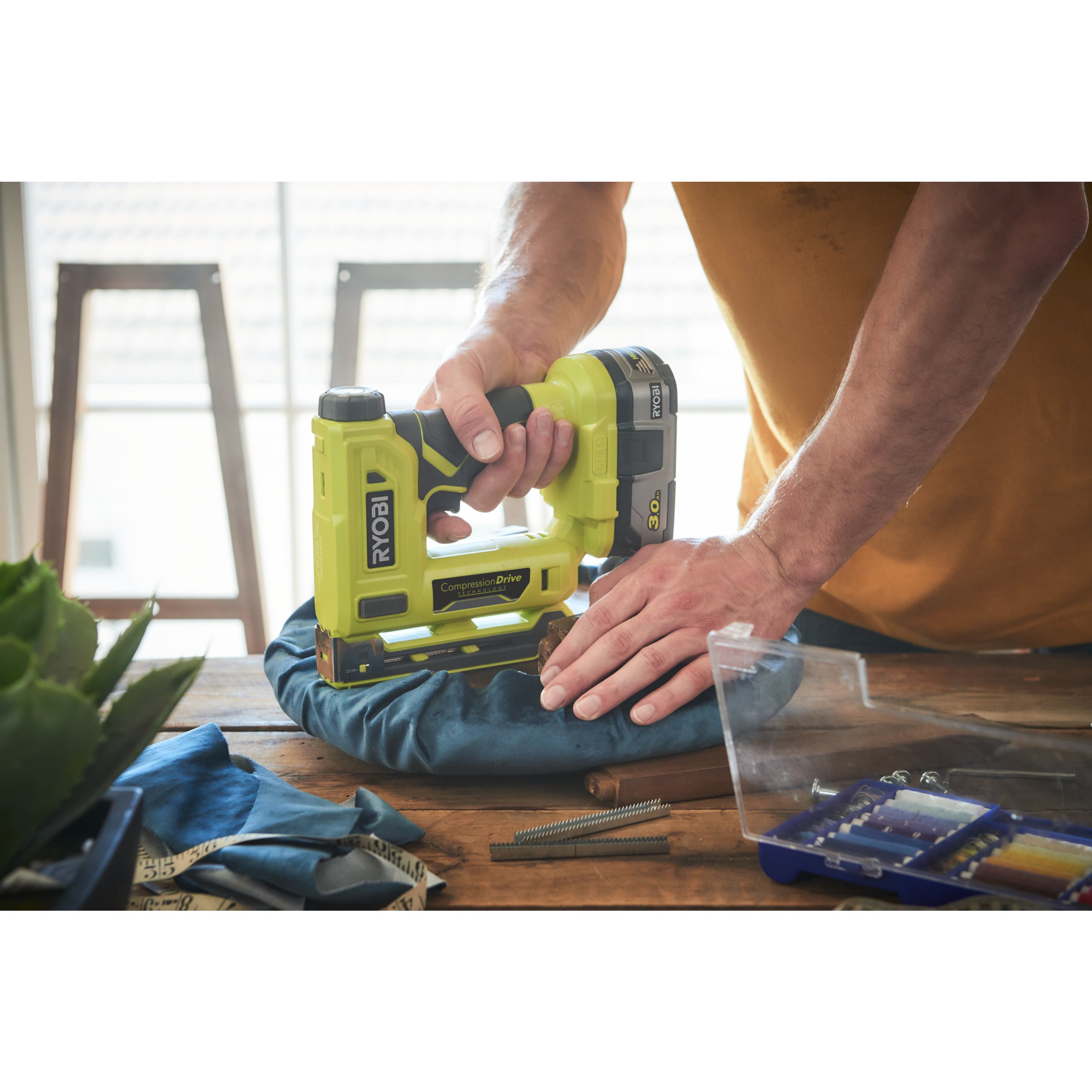 Bezprzewodowy zszywacz| Zszywacz | RYOBI | R18ST50-0