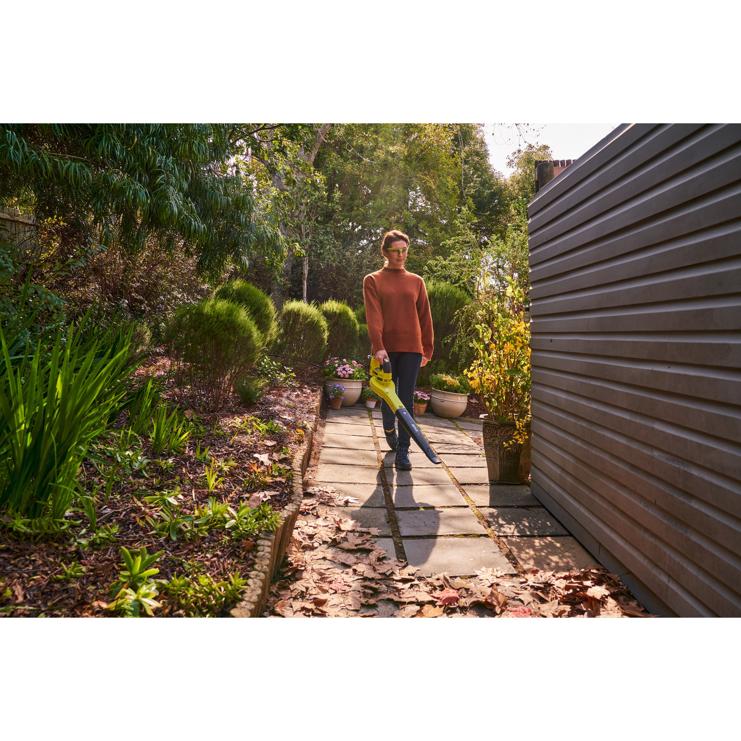 Cordless Leaf Blower Kit | Garden Leaf 