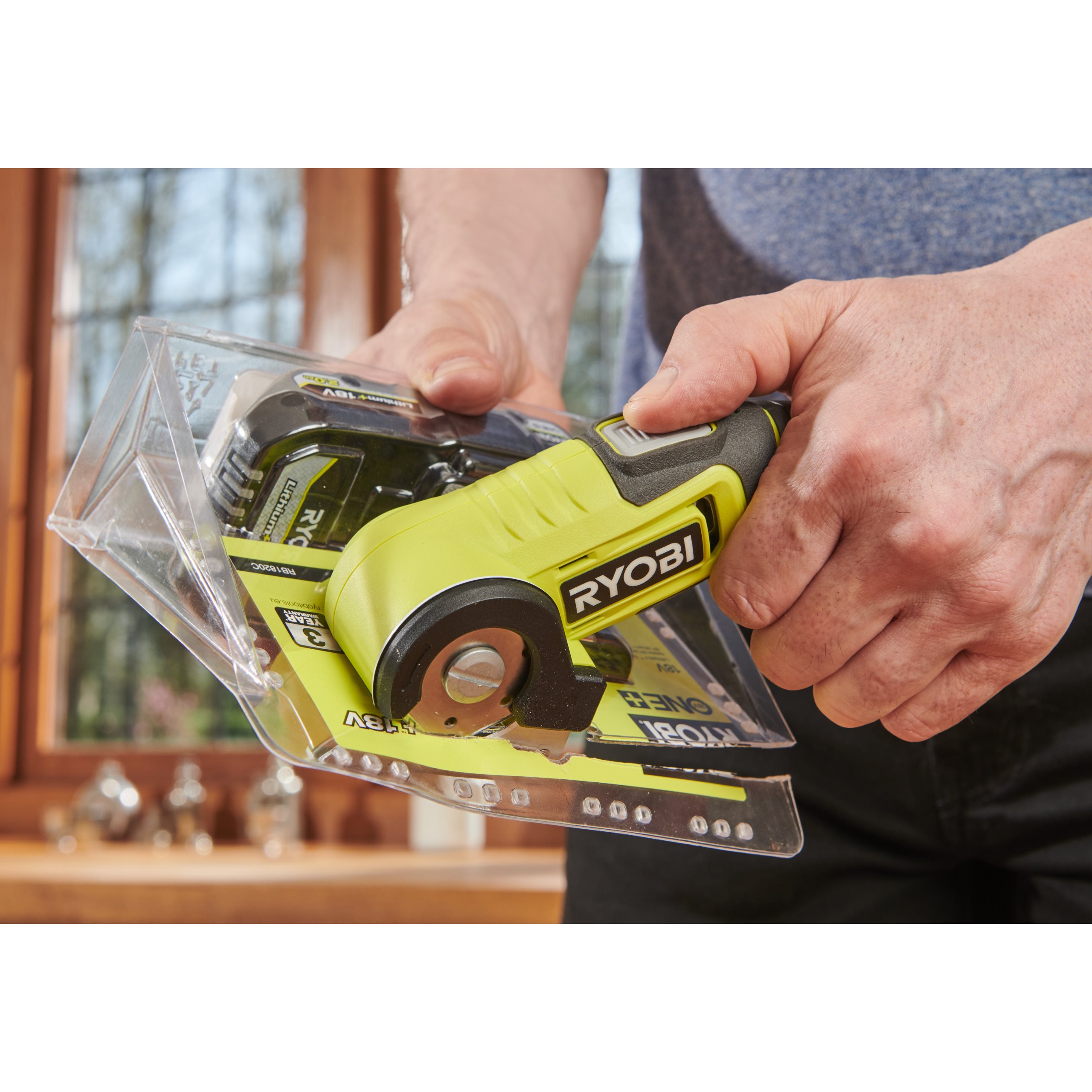 Universalsaks 4V USB Lithium™ | RYOBI | RCT4-0