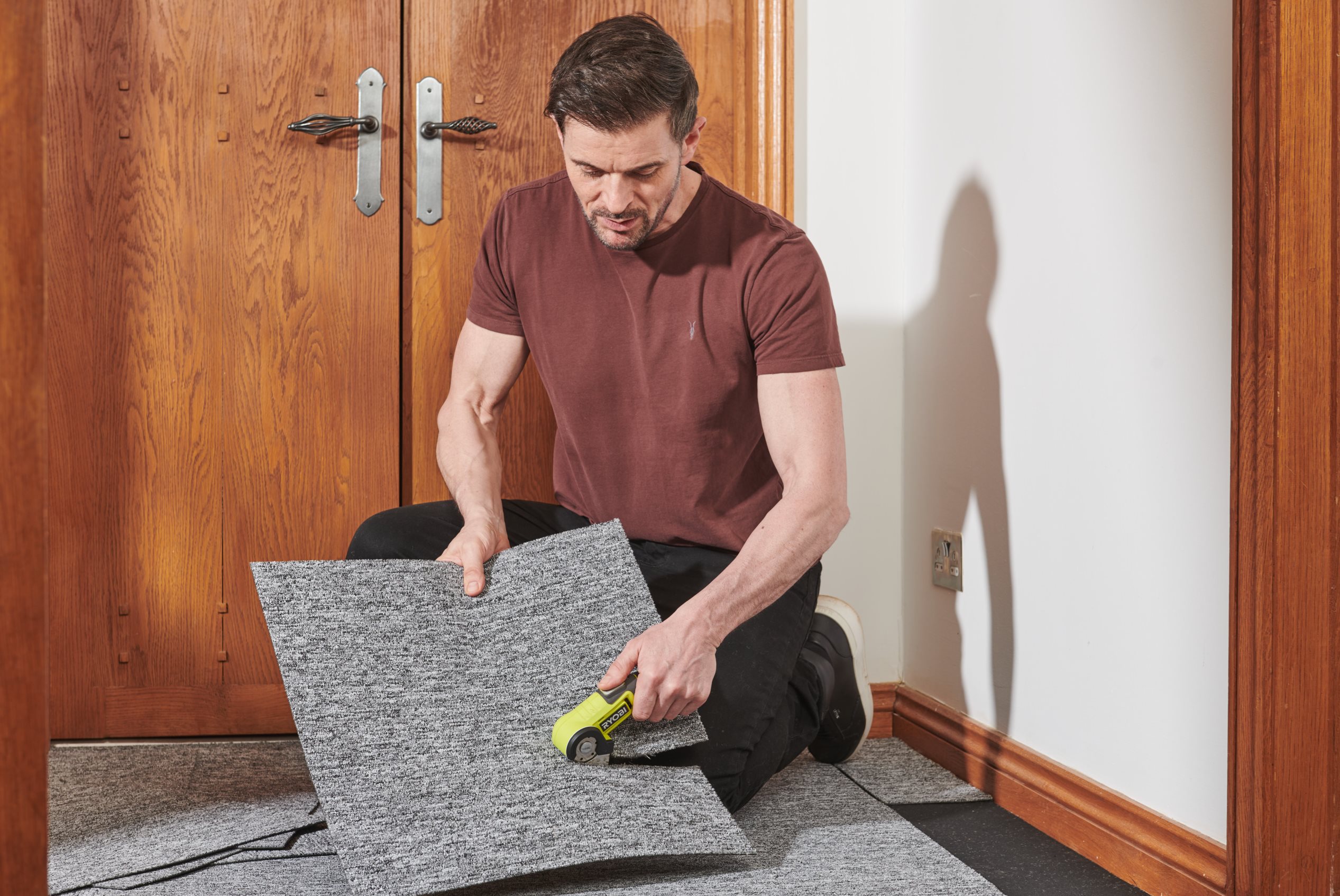 RYOBI Nóż tarczowy 4V USB Lithium z akumulatorem 2.0Ah i kablem do ...