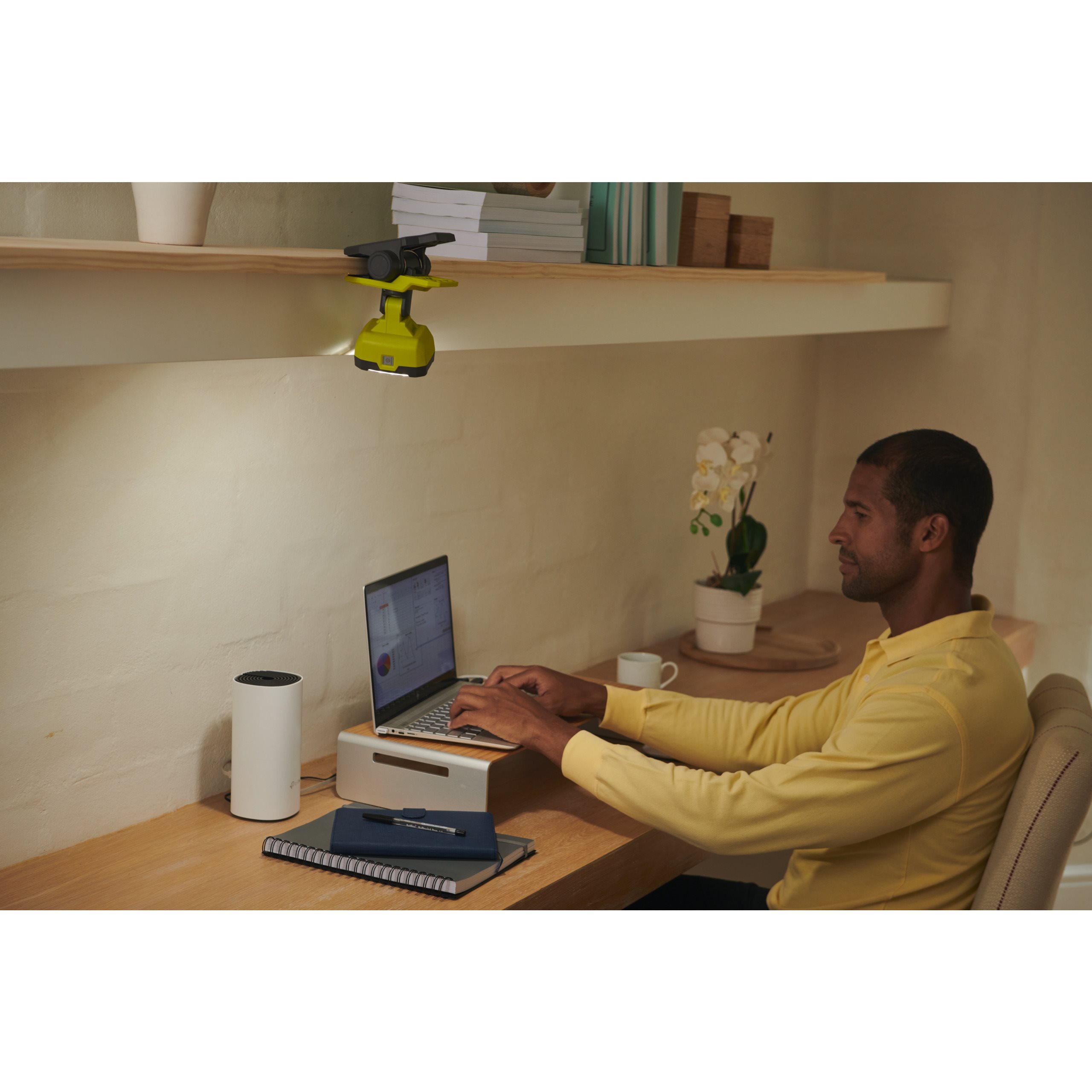RYOBI Lampe à pince avec corps flexible Sans Fil 18V ONE+ RLCF18-0 RYOBI Lampe à pince avec corps flexible Sans Fil 18V ONE+ RLCF18-0