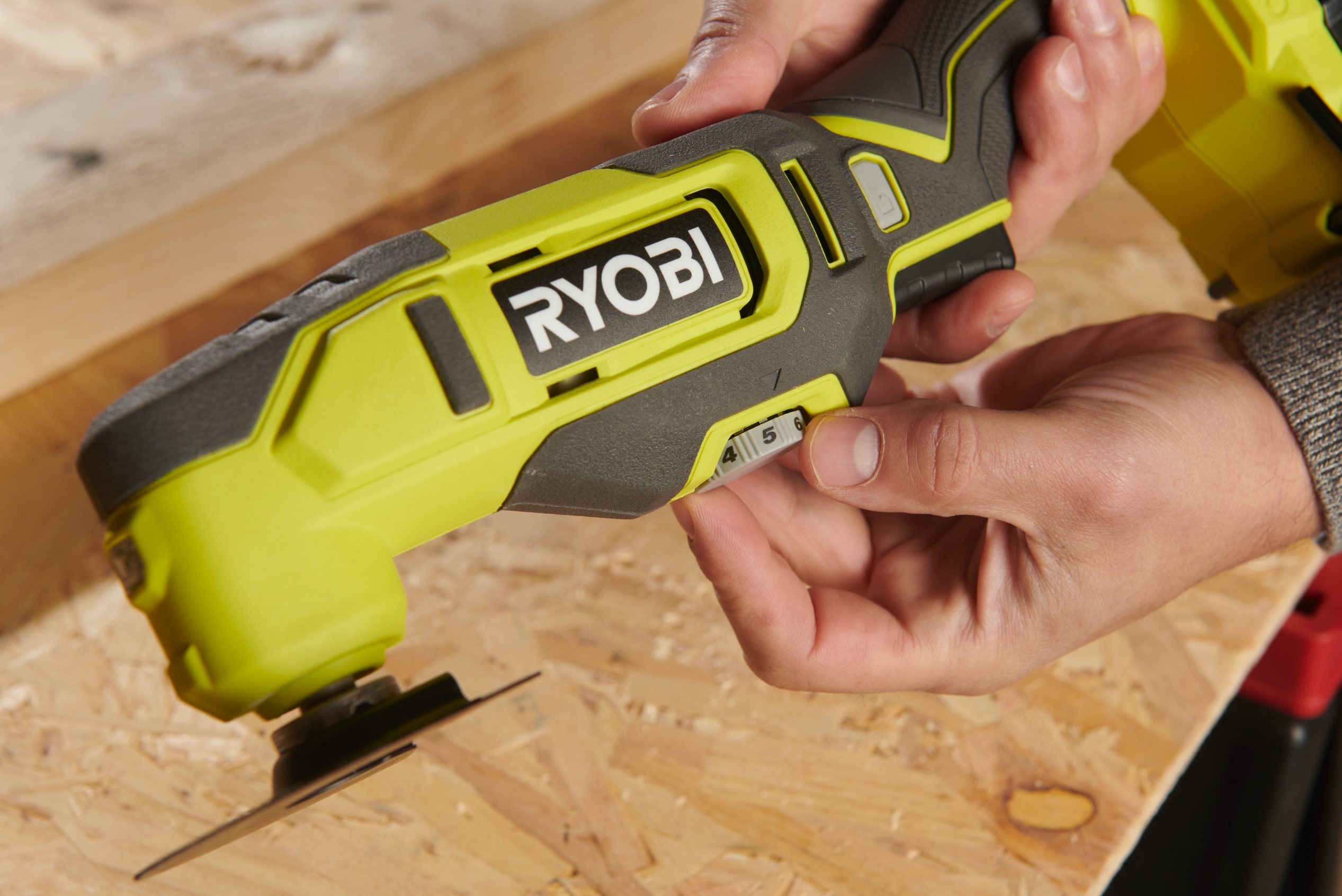 Multi-Tool Starter Kit RYOBI RMT18-1C20GL
