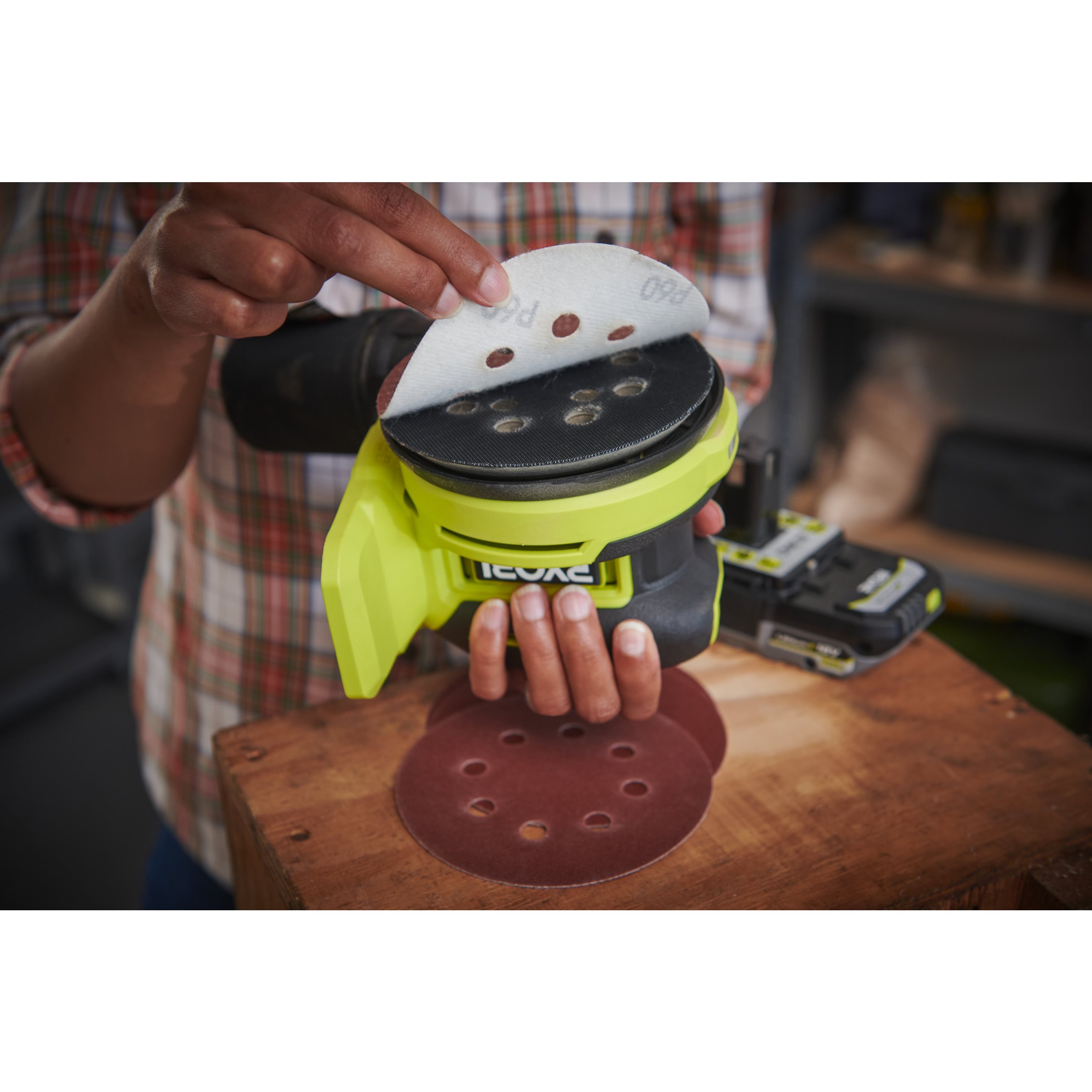 Ekscentrinis šlifuoklis su bešepetėliniu varikliu | RYOBI ONE+™ HP