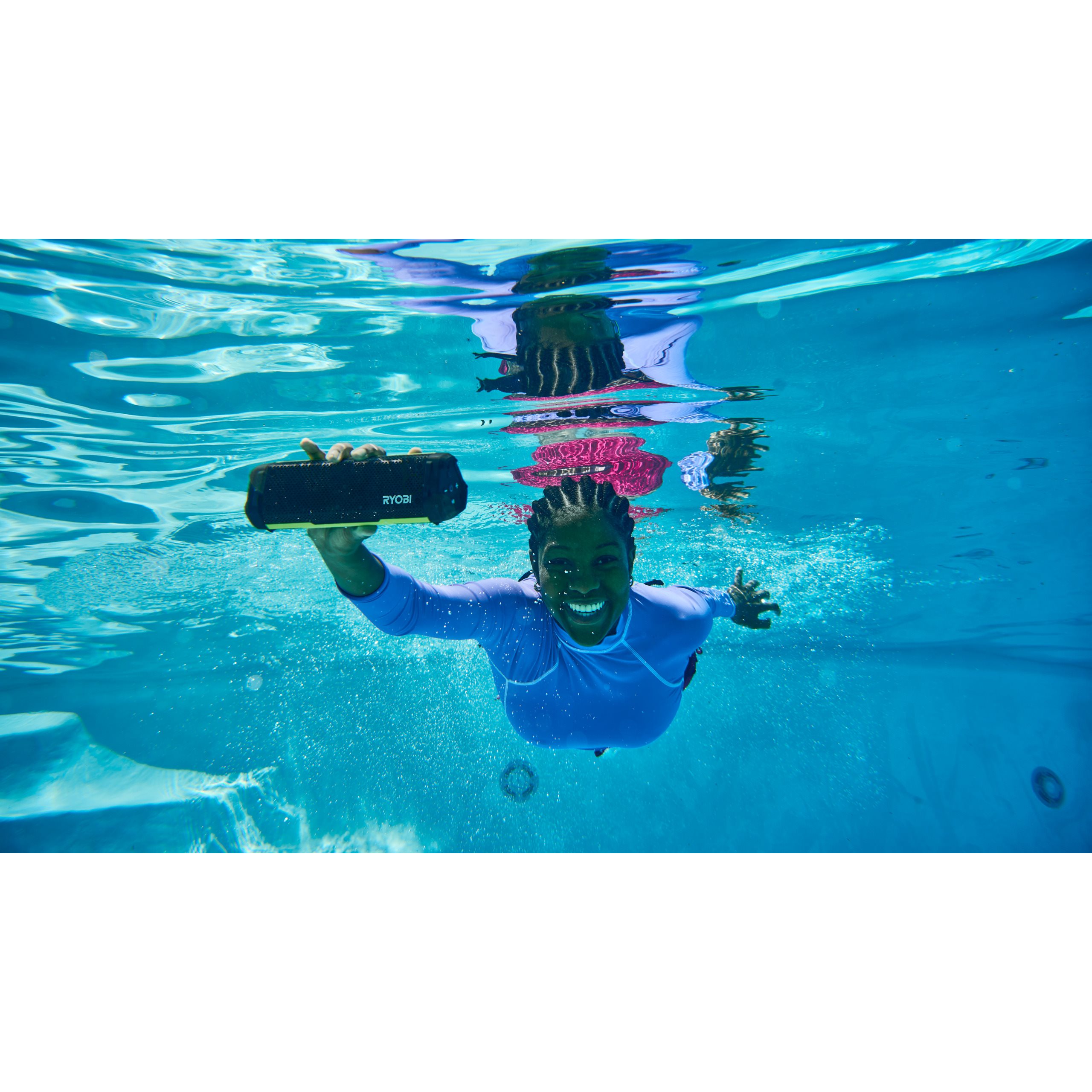 thumbnail: RYOBI Draadloze Bluetooth Luidspreker 4V - Waterdicht (IP67), Met 2 Ah Batterij, Tot 9 Uur Speeltijd