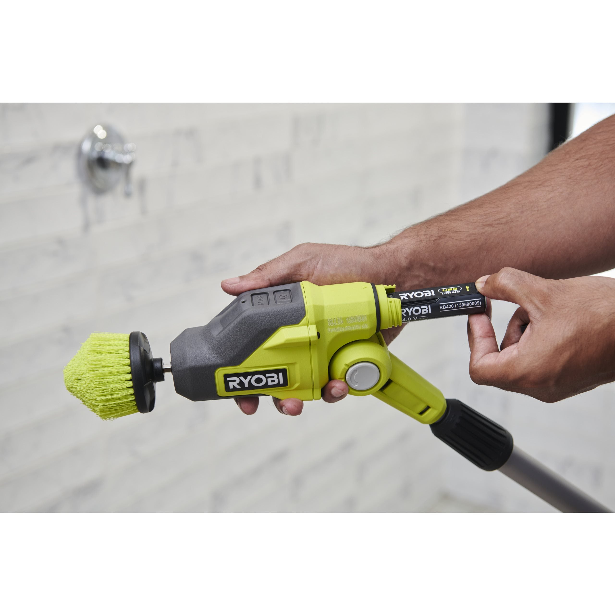 Kit de pornire USB Lithium™ Telescopic Scrubber (1x 2,0Ah) | RYOBI