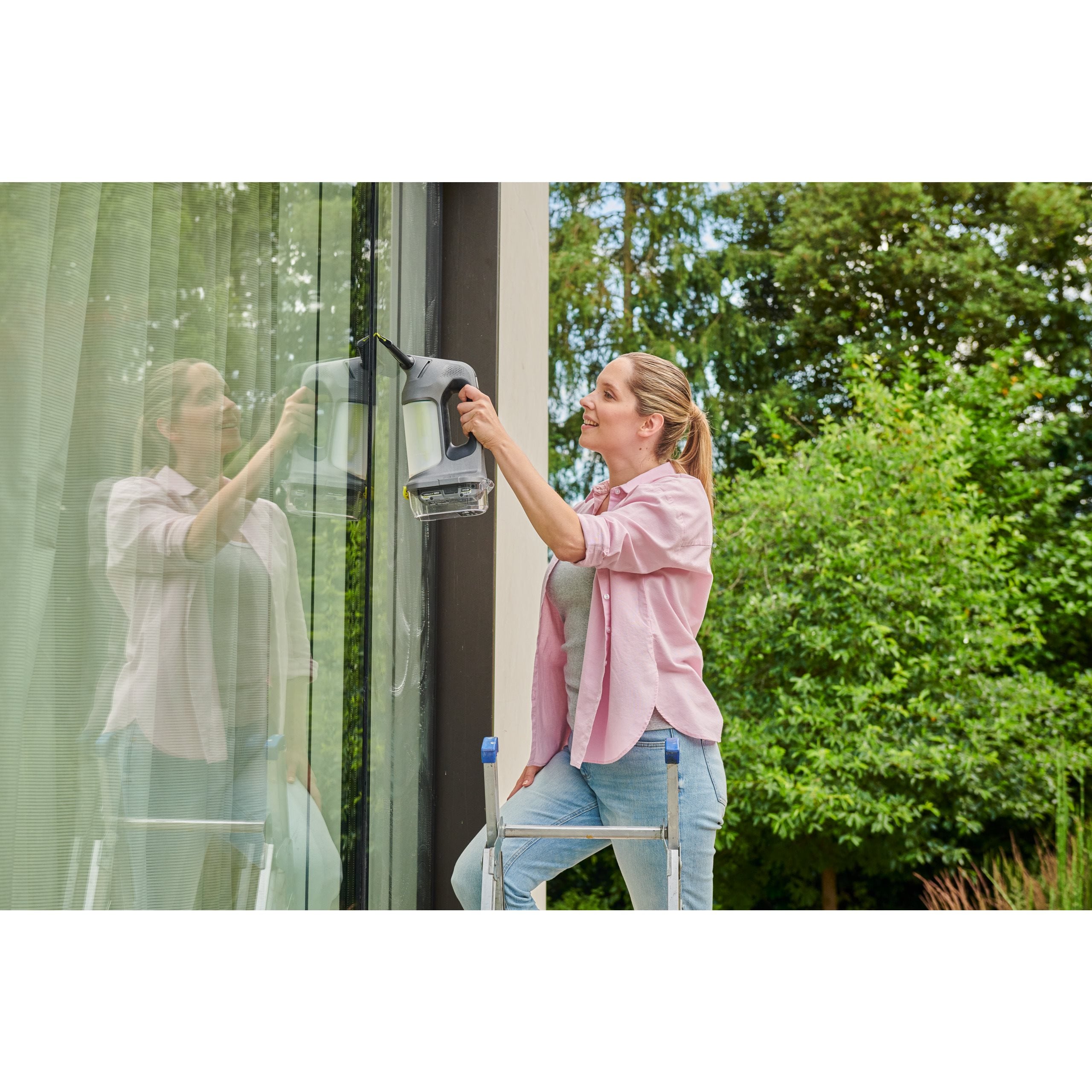 18V ONE+™ Cordless Window Vacuum (1 x 2.0Ah)