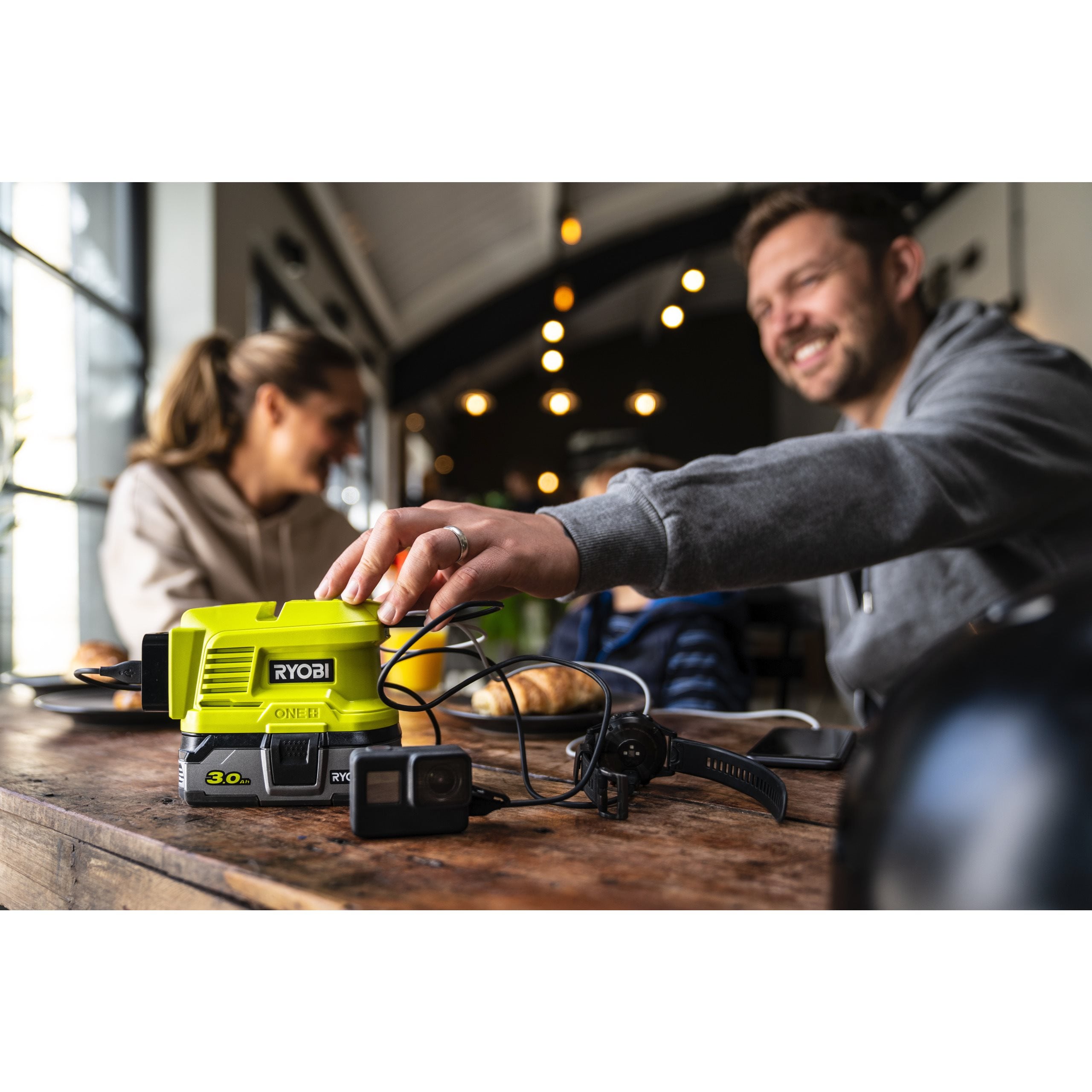Ryobi 18V ONE draadloze LED-projectlamp (alleen lichaam), wit Ryobi 18V ONE draadloze LED-projectlamp (alleen lichaam), wit