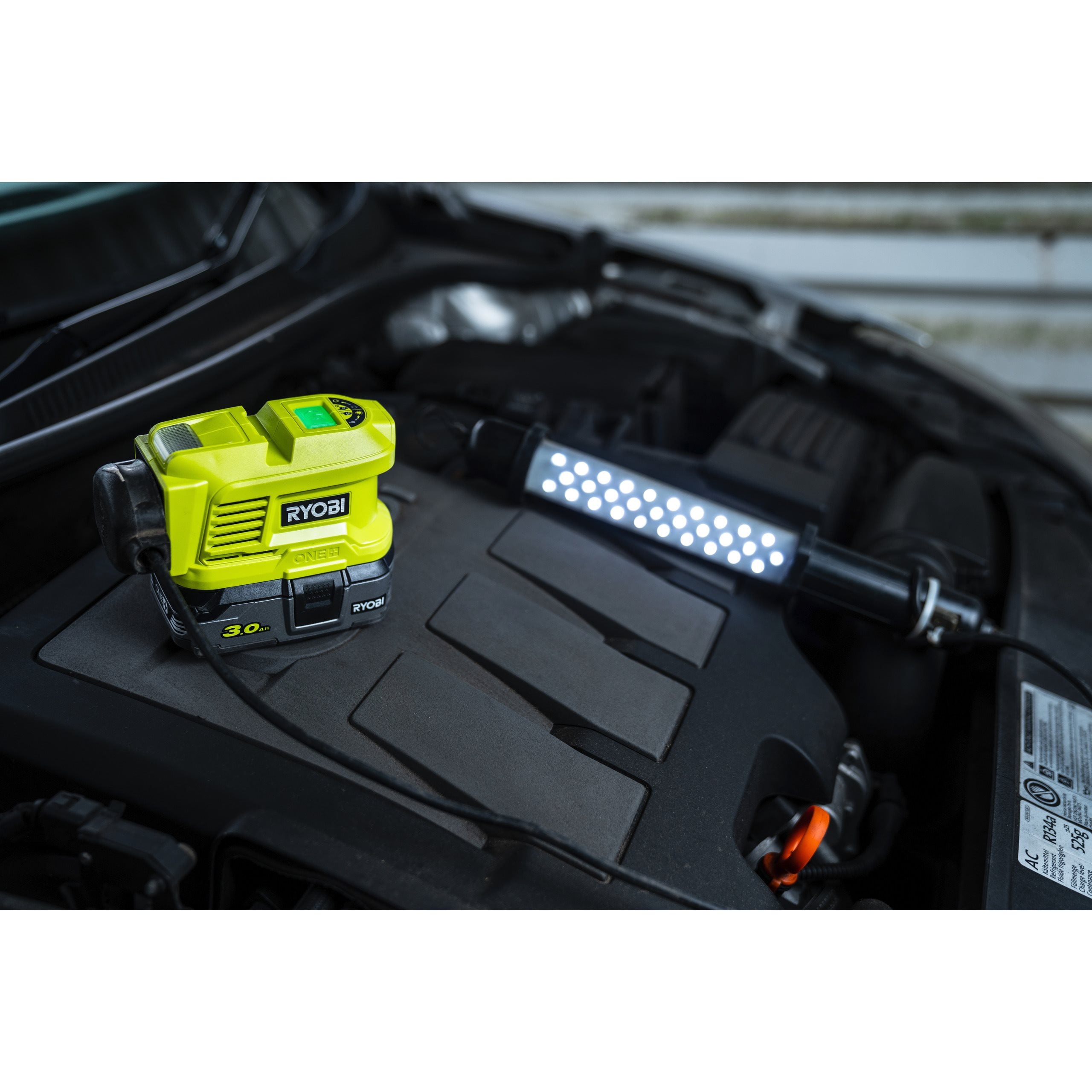 Ryobi - Bluetooth-luidspreker 18 V – 2 luidsprekers 10 W – USB-oplaadpoort 2,1 A (zonder accu) – RBT18-0 Ryobi - Bluetooth-luidspreker 18 V – 2 luidsprekers 10 W – USB-oplaadpoort 2,1 A (zonder accu) – RBT18-0