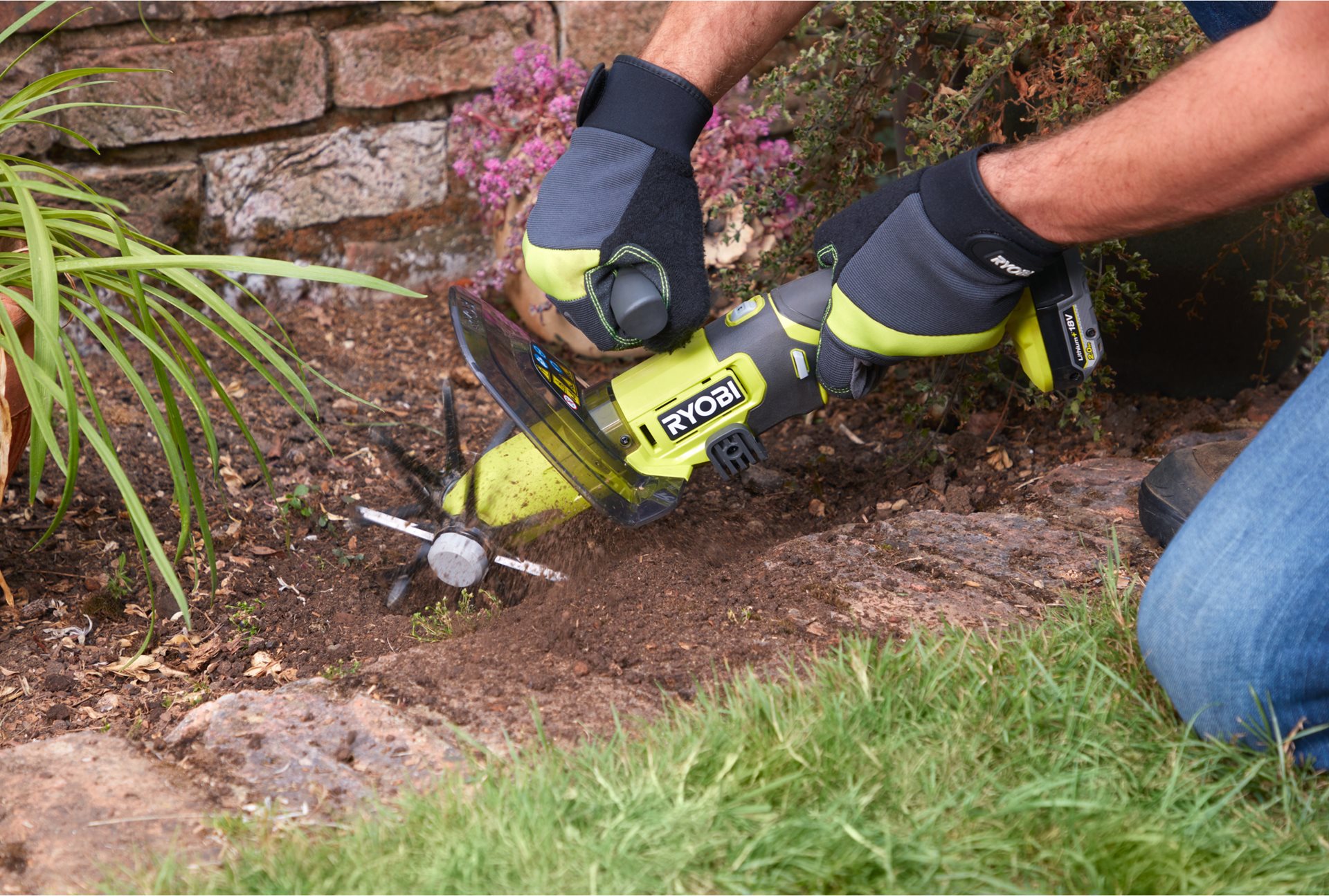RYOBI ONE 18V Wireless Handheld Electrostatic Sprayer Kit RYOBI ONE 18V Wireless Handheld Electrostatic Sprayer Kit