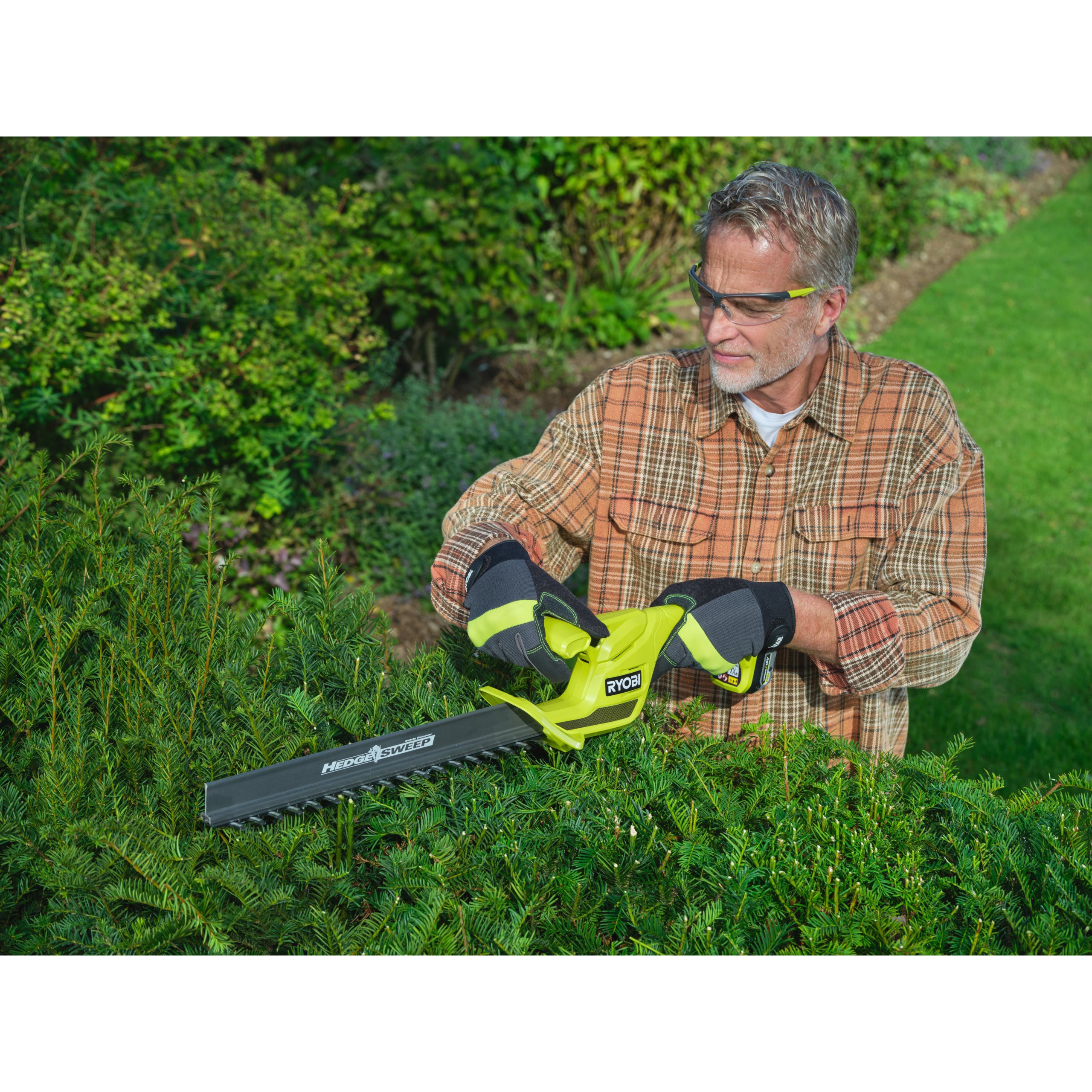 Cordless Linear Hedge Trimmer | RYOBI 18V ONE+ RY18HT40B-120