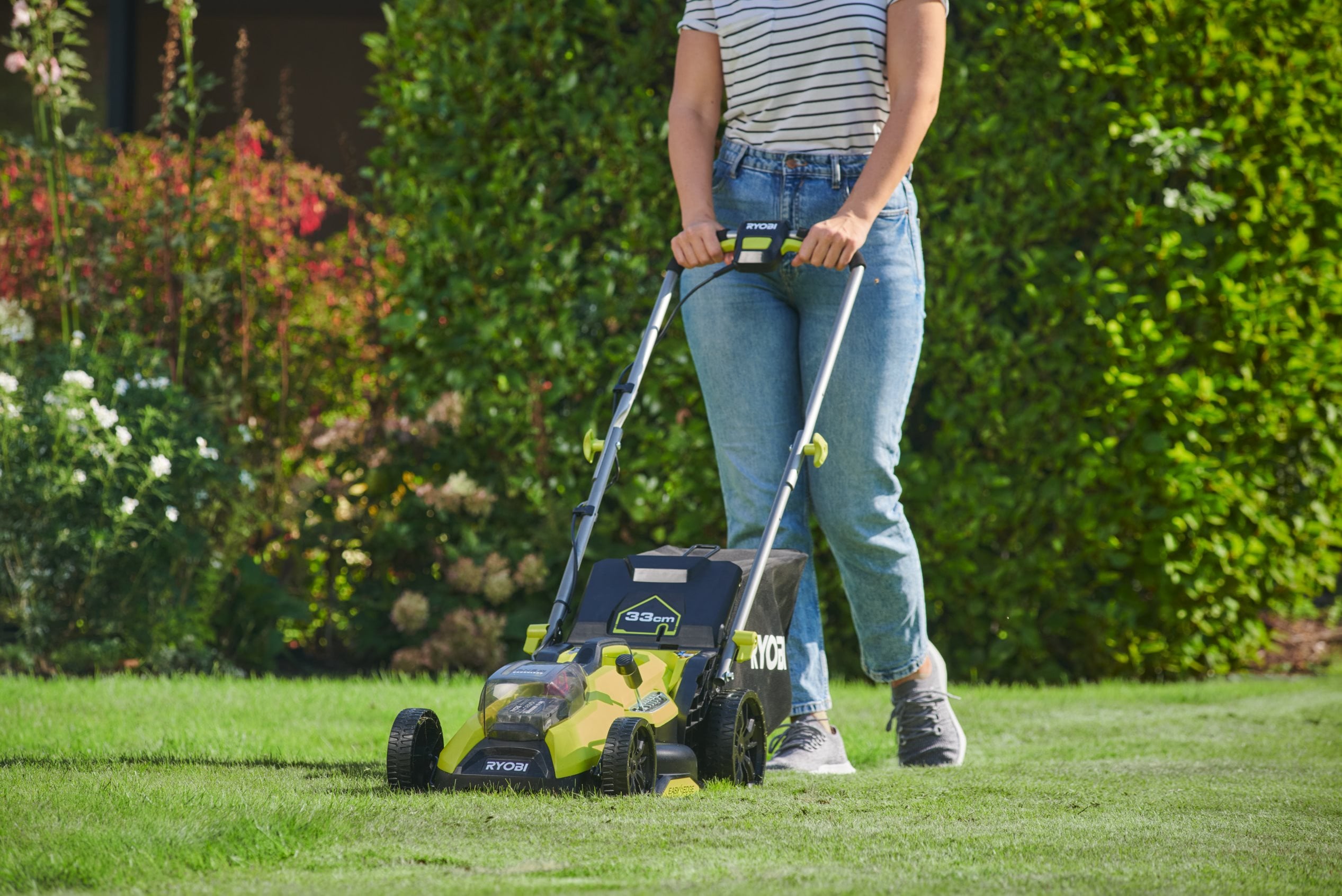18V ONE+™ HP Cordless Brushless 33cm Lawnmower 23cm Grass
