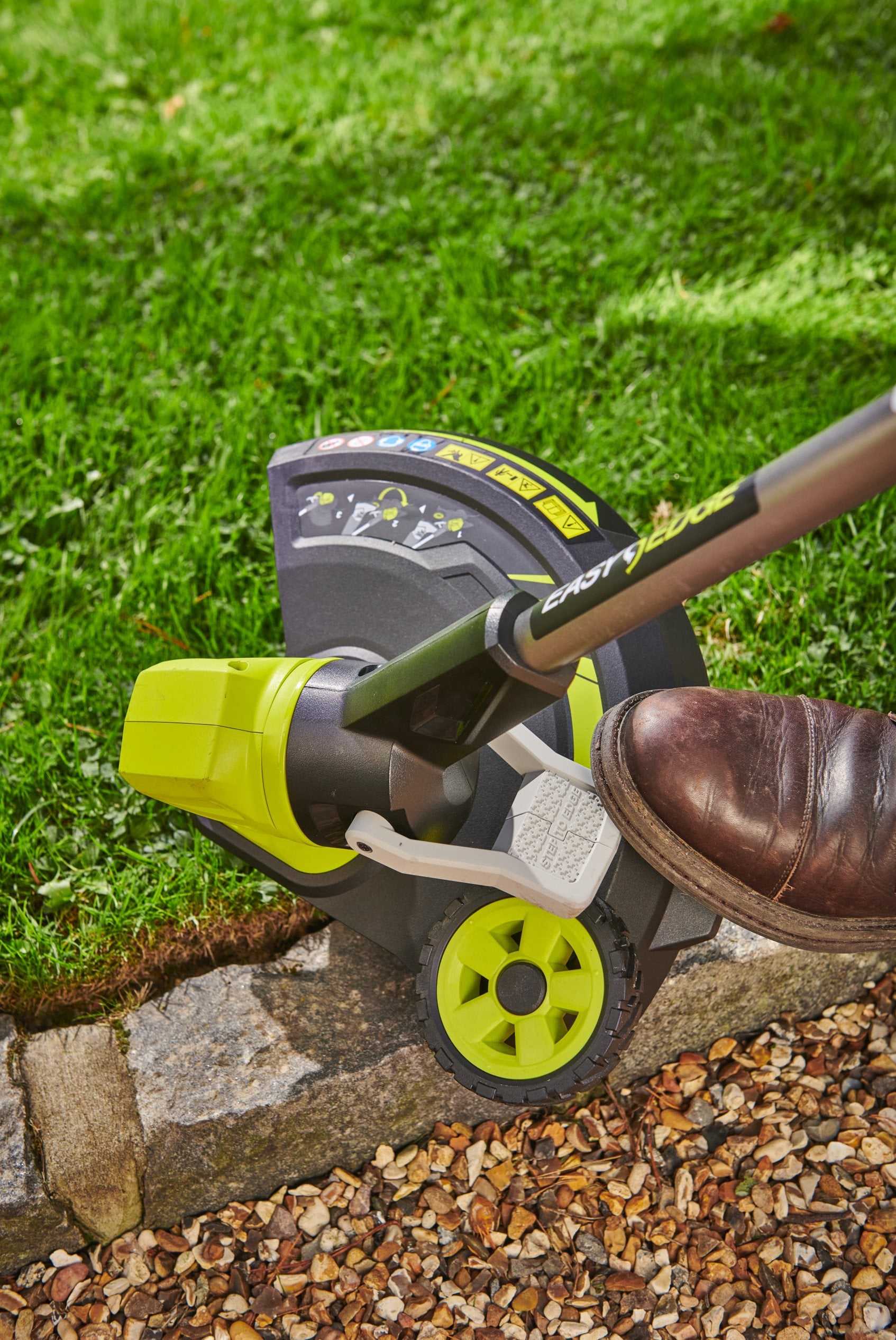 18V Akumulátorová strunová sekačka EasyEdge™, šířka záběru 33cm