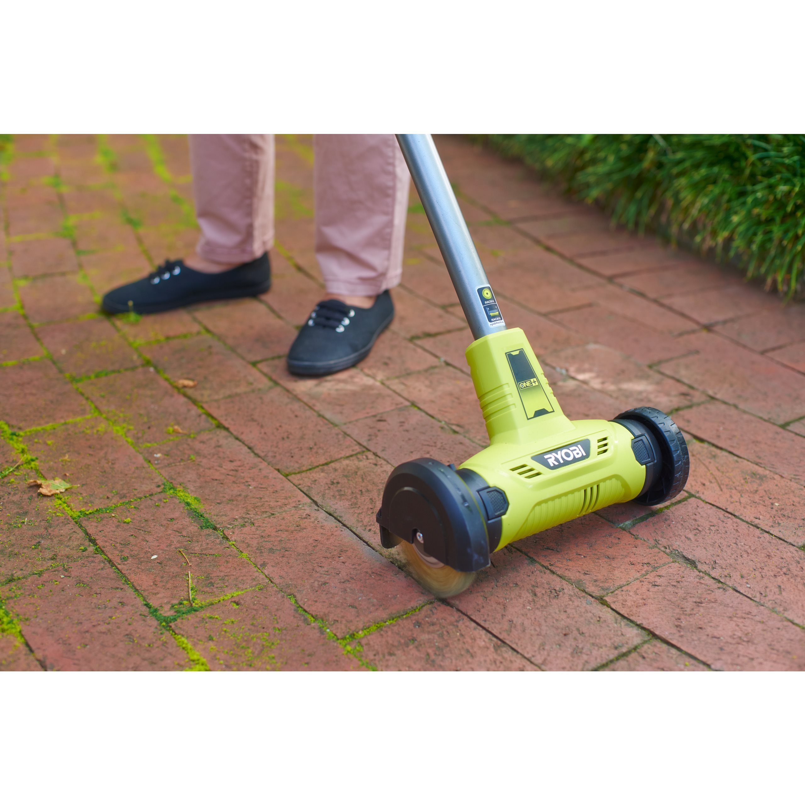 RYOBI Nettoyeur De Sol 18V ONE+ - Sans Fil Pour Terrasses Et Allées - Brosse Universelle Incluse