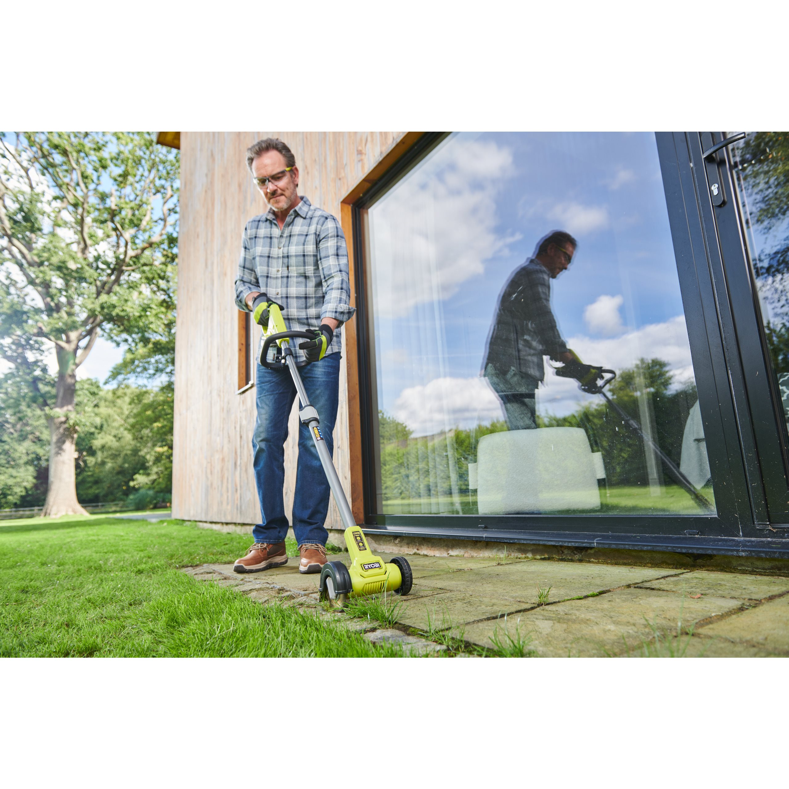 Cordless Patio Cleaner with Wire Brush | RYOBI | RY18PCC-0