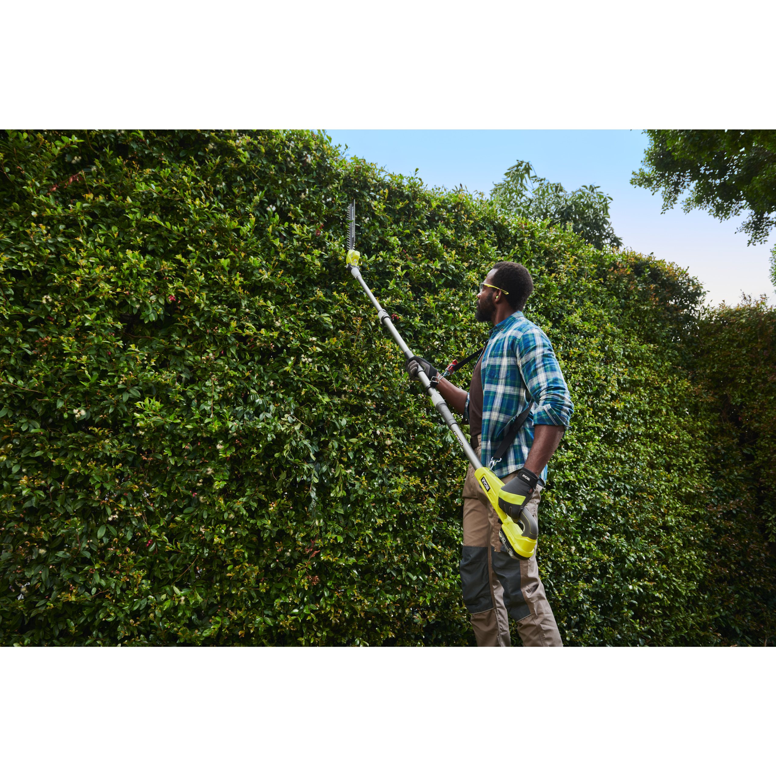 RYOBI 18V ONE+™ EZ REACH Cordless Telescopic Hedge Trimmer | RYOBI