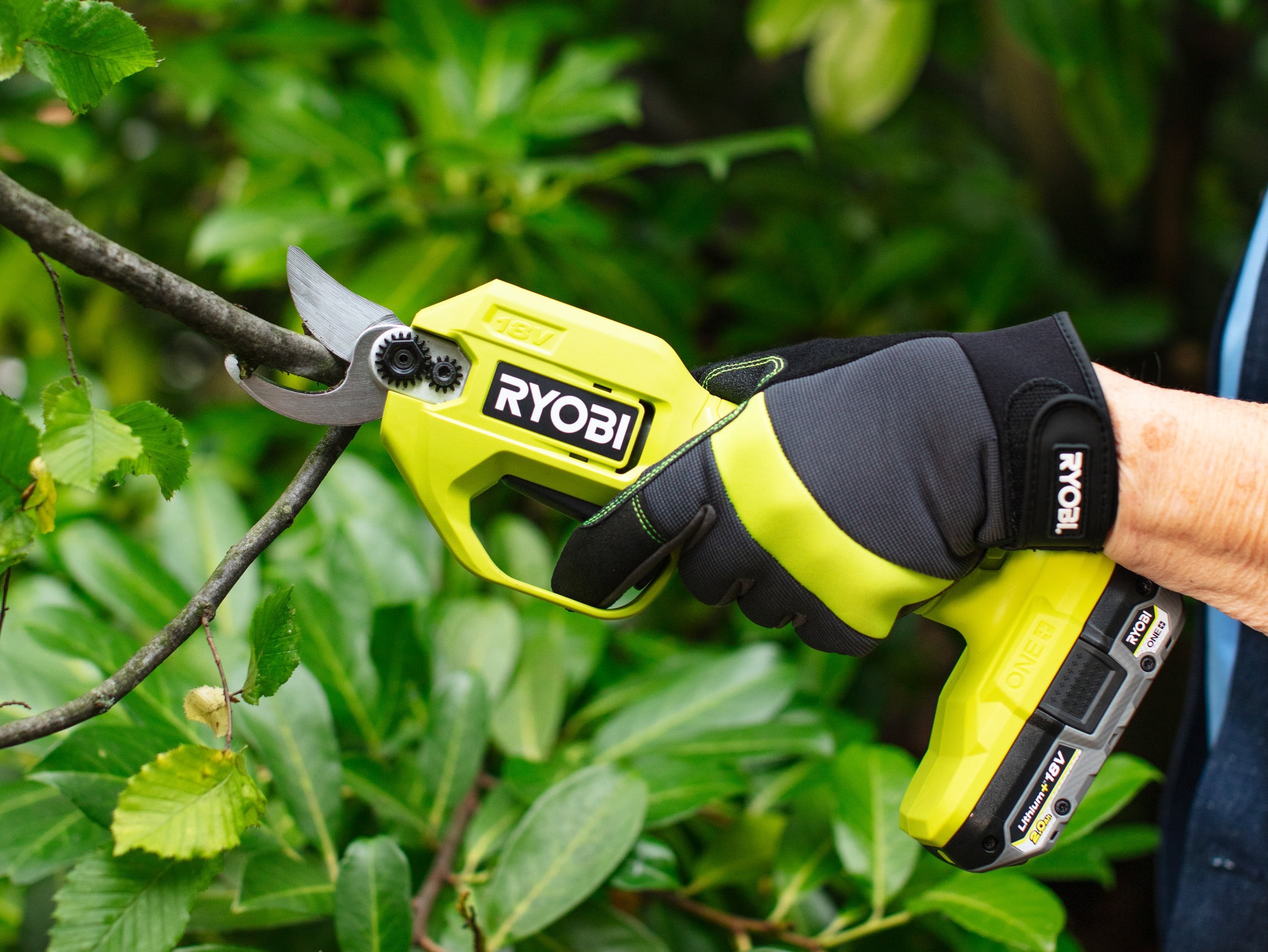 Bunnings Ryobi Electric Pruning Shears Electric Pruning Shears