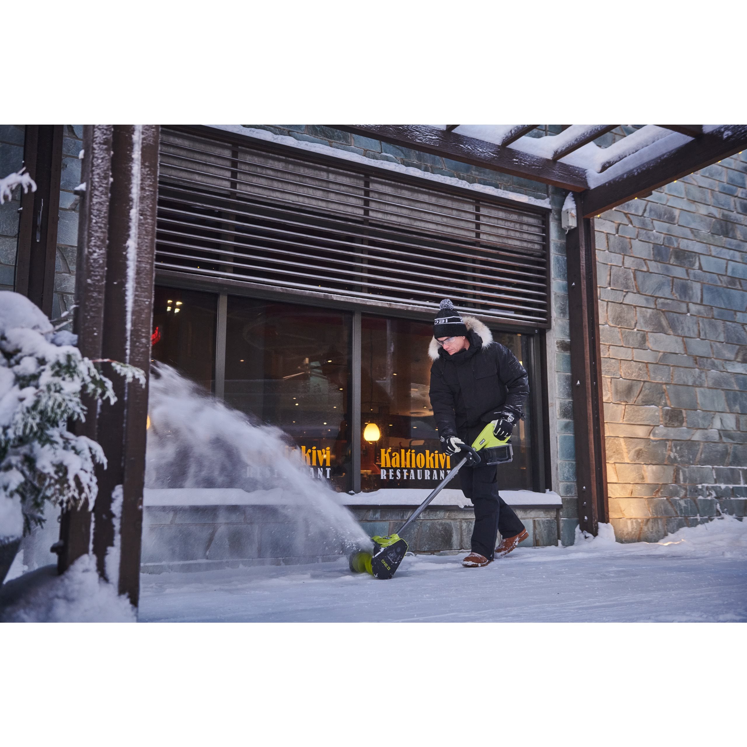 Lopată pentru zapadă 18V ONE+™, lățime 25cm (1 x 4,0 Ah) | Ryobi